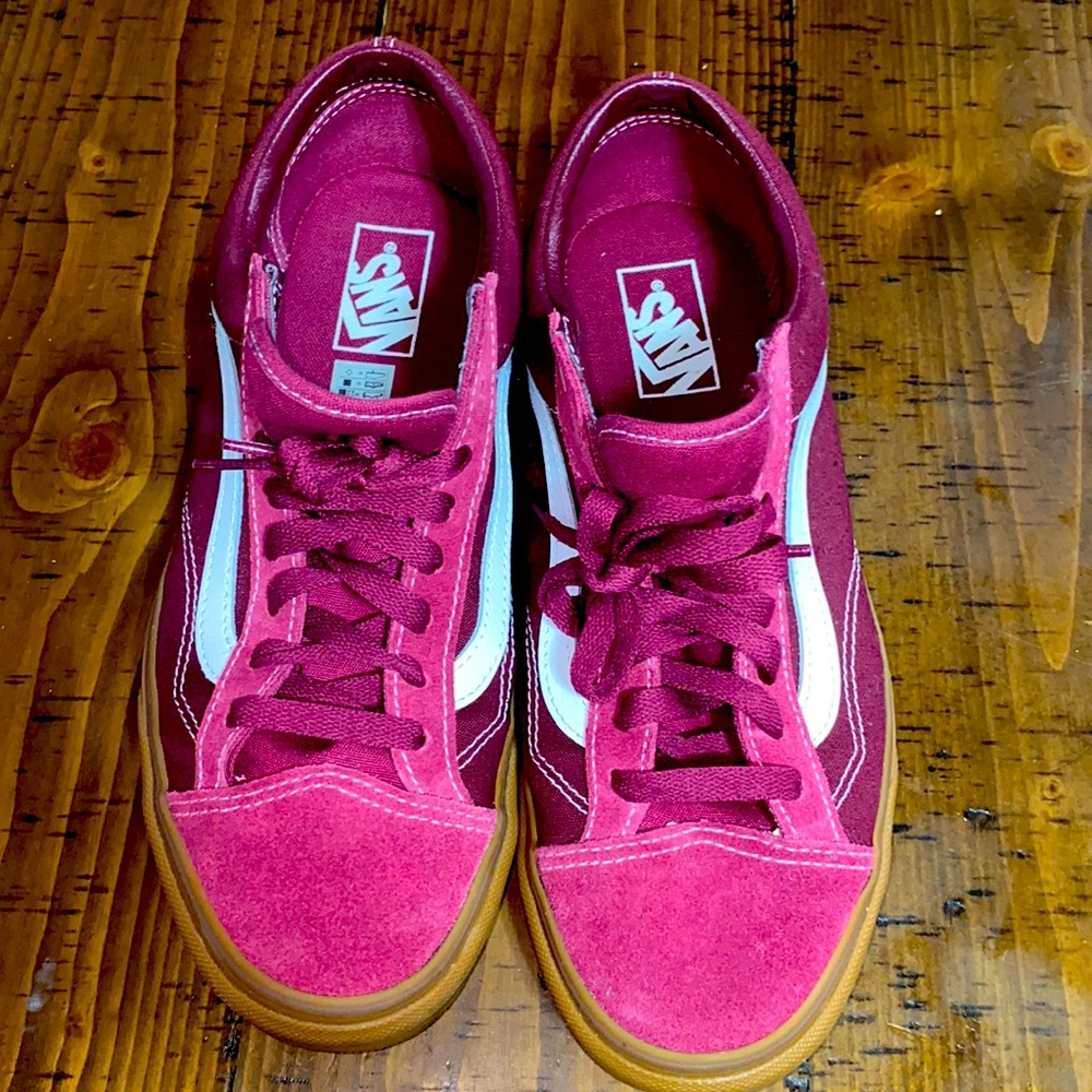 Men’s Vans.